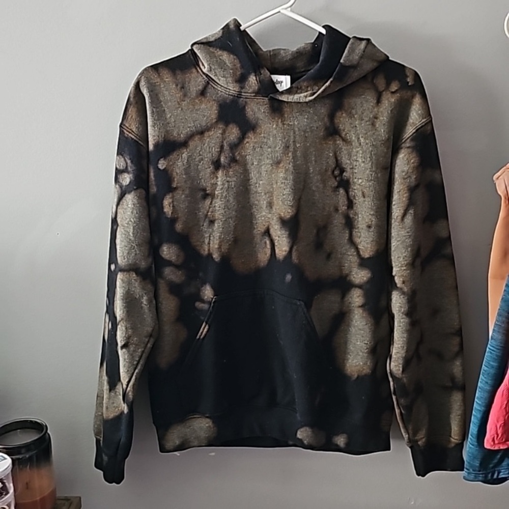 The Vintage Women’s Black and Brown Tie-Dye hoodie Size Small